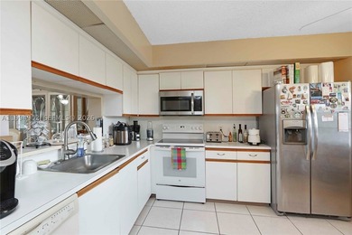 Spacious and well-maintained 2-bedroom, 2-bath second-floor - photo 8