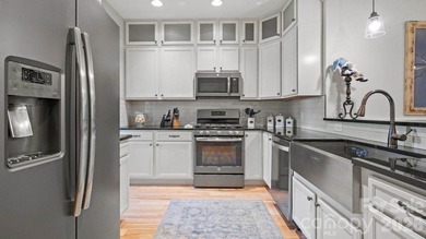 Charming and Spacious, 3 Bed/3 Bath Craftsman Home in Beautiful - photo 8