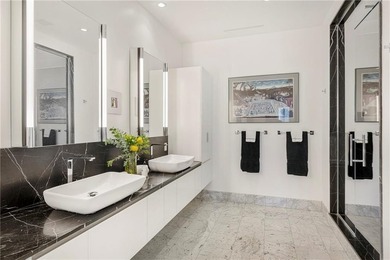 Perched on the top floor of the Bonniecrest estate, this - photo 28