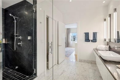 Perched on the top floor of the Bonniecrest estate, this - photo 29