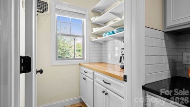 Charming and Spacious, 3 Bed/3 Bath Craftsman Home in Beautiful - photo 10