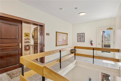 Perched on the top floor of the Bonniecrest estate, this - photo 36
