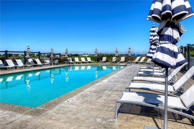 Perched on the top floor of the Bonniecrest estate, this - photo 39
