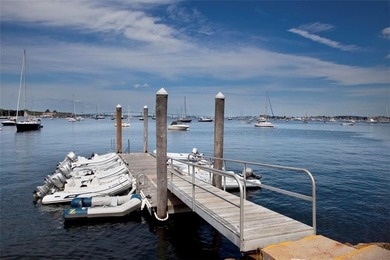 Perched on the top floor of the Bonniecrest estate, this - photo 41