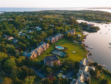 Perched on the top floor of the Bonniecrest estate, this - photo 43