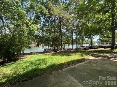 Enjoy lake living in this 2 bed, 2 bath home on beautiful High - photo 8
