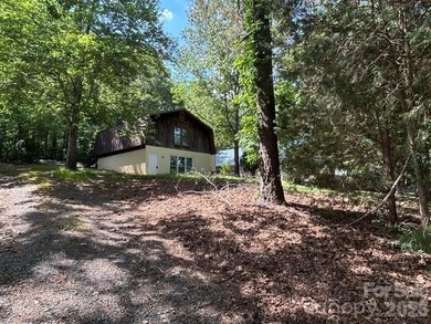 Enjoy lake living in this 2 bed, 2 bath home on beautiful High - photo 9