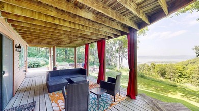 Escape to this cabin-style retreat with gorgeous river views and - photo 3