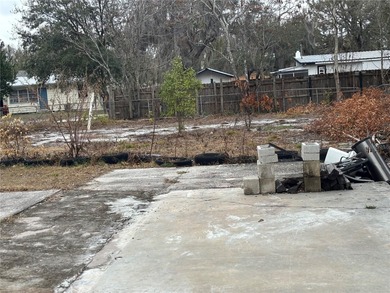 Charming 3 bedroom 1 bathroom home located just blocks from US - photo 14