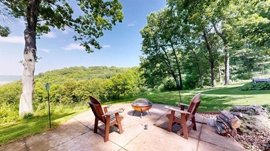 Escape to this cabin-style retreat with gorgeous river views and - photo 4