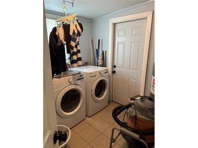 Charming 3 bedroom 1 bathroom home located just blocks from US - photo 15