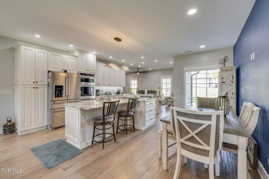 Luxury Living with Exceptional Craftsmanship. Welcome to this - photo 5