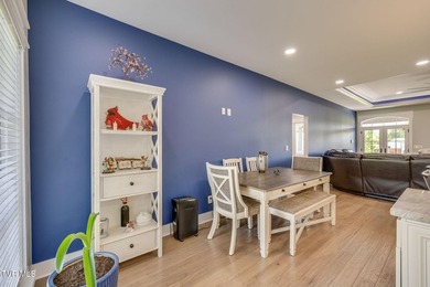 Luxury Living with Exceptional Craftsmanship. Welcome to this - photo 6