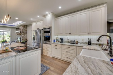 Luxury Living with Exceptional Craftsmanship. Welcome to this - photo 7