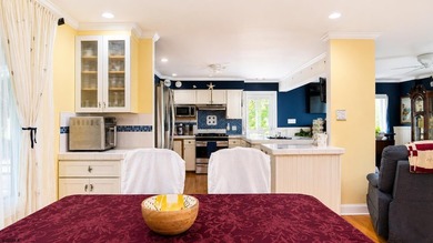 Located just a short walk to Cape May's beautiful beaches and - photo 48