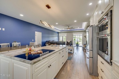 Luxury Living with Exceptional Craftsmanship. Welcome to this - photo 8
