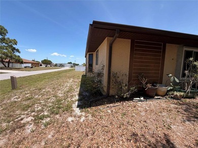 Short Sale. Third Party Approval Required This 2-bedroom, 2-bath - photo 4