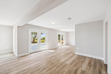 Set on the shores of Choctawhatchee Bay, this beautifully - photo 10