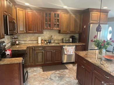 PRICE IMPROVEMENT!! Spacious Colonial with a Sunny Southern - photo 2