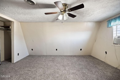 Well-maintained home on just over an acre of private land in the - photo 22