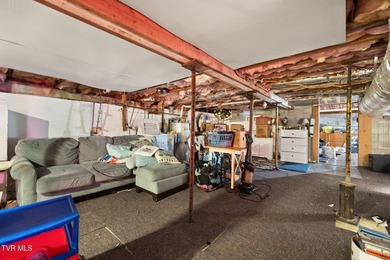 Well-maintained home on just over an acre of private land in the - photo 30