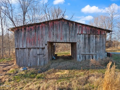 Well-maintained home on just over an acre of private land in the - photo 36