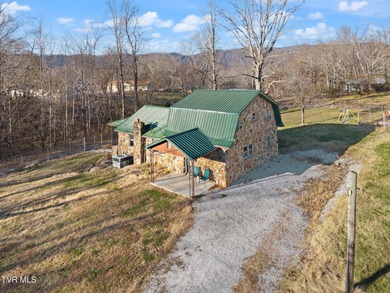 Well-maintained home on just over an acre of private land in the - photo 40