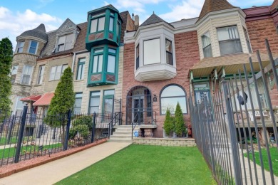 Lake Michigan - Cook County Townhome/Townhouse Sale Pending in Chicago Illinois