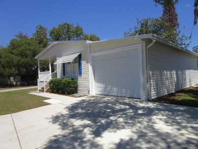 Move-in ready and made for enjoying the Florida lifestyle! This - photo 2