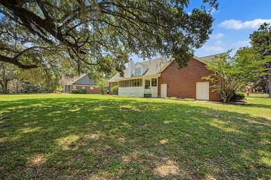 GOLF COURSE LIVING IN RIVER POINTE! Nestled on a quiet - photo 35