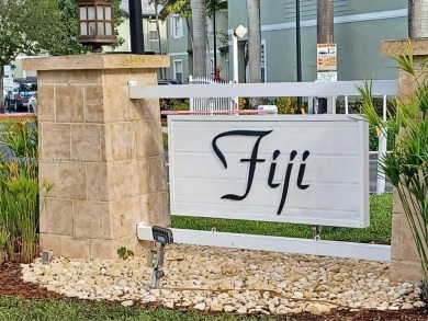 Lake Townhome/Townhouse For Sale in Homestead, Florida