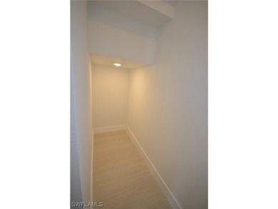 Duplex home with 3 bedrooms/2 bath upstaris and 2 bedroom / 2 - photo 8