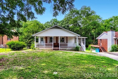 (private lake, pond, coastal) Home For Sale in Pineville North Carolina
