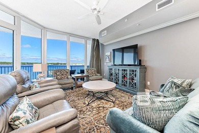 3BR/3BA third-floor condo with balconies facing both the Gulf - photo 4