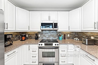 3BR/3BA third-floor condo with balconies facing both the Gulf - photo 6