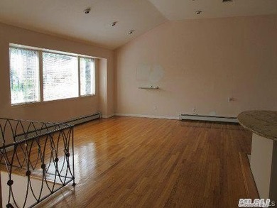 Great Neck Estates Sunny South Facing Sunny Hi-Ranch! Open Floor - photo 4