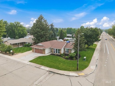 Welcome home to this beautifully updated mid-century home in one - photo 3