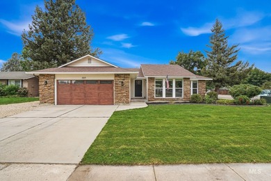 Welcome home to this beautifully updated mid-century home in one - photo 4