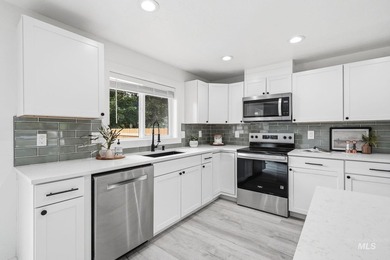 Welcome home to this beautifully updated mid-century home in one - photo 8