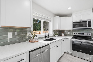 Welcome home to this beautifully updated mid-century home in one - photo 10