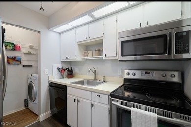 Location! Location! Location! This TURNKEY beautiful 2 bedroom 2 - photo 11