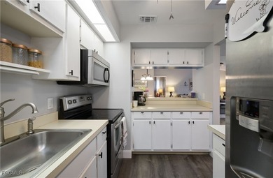 Location! Location! Location! This TURNKEY beautiful 2 bedroom 2 - photo 20