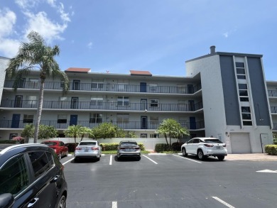Lake Condo For Sale in Delray Beach, Florida