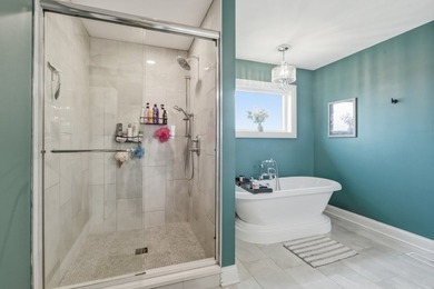 Stunning 4 Bedroom, 2.5 Bathroom Custom 2-Story W Covered front - photo 22