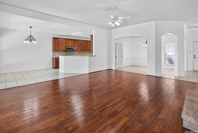Beautifully maintained single-story home offering 2,400 sq. ft - photo 10