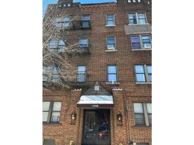 Excellent condition attached 16 family solid brick BEAUTY - photo 1