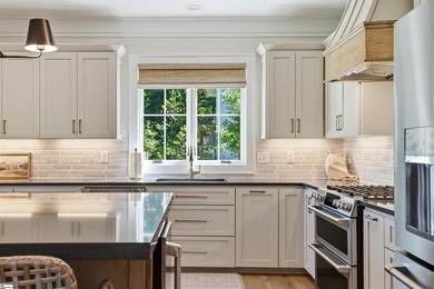 Lake Keowee Luxury Waterfront Retreat Experience the perfect - photo 9