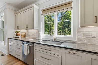 Lake Keowee Luxury Waterfront Retreat Experience the perfect - photo 10