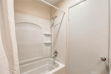 NEW LOW PRICE - NEW LOW PRICE - Spacious bedrooms with walk-in - photo 12