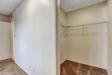NEW LOW PRICE - NEW LOW PRICE - Spacious bedrooms with walk-in - photo 13